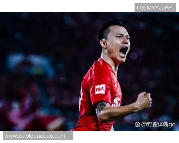 足球明星舞王盘点：那些在绿茵场外也能翩翩起舞的传奇球员